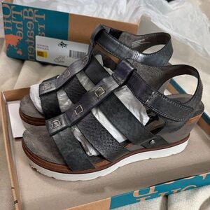 OTBT Women's New Moon New Black Sandals. Size 8.5